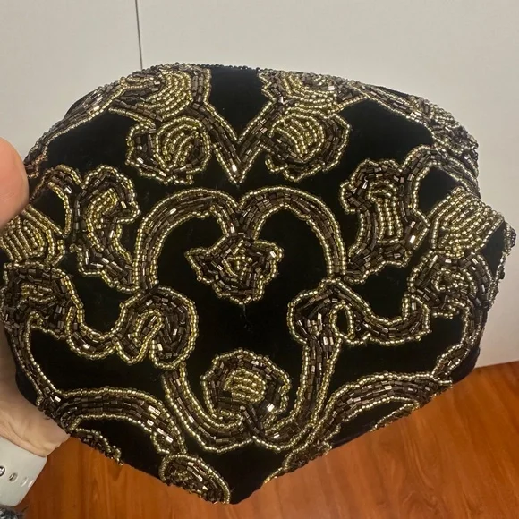 Magid Vintage Hand-Beaded Velvet Evening Bag – Black & Gold ✨ - Picture 4 of 5